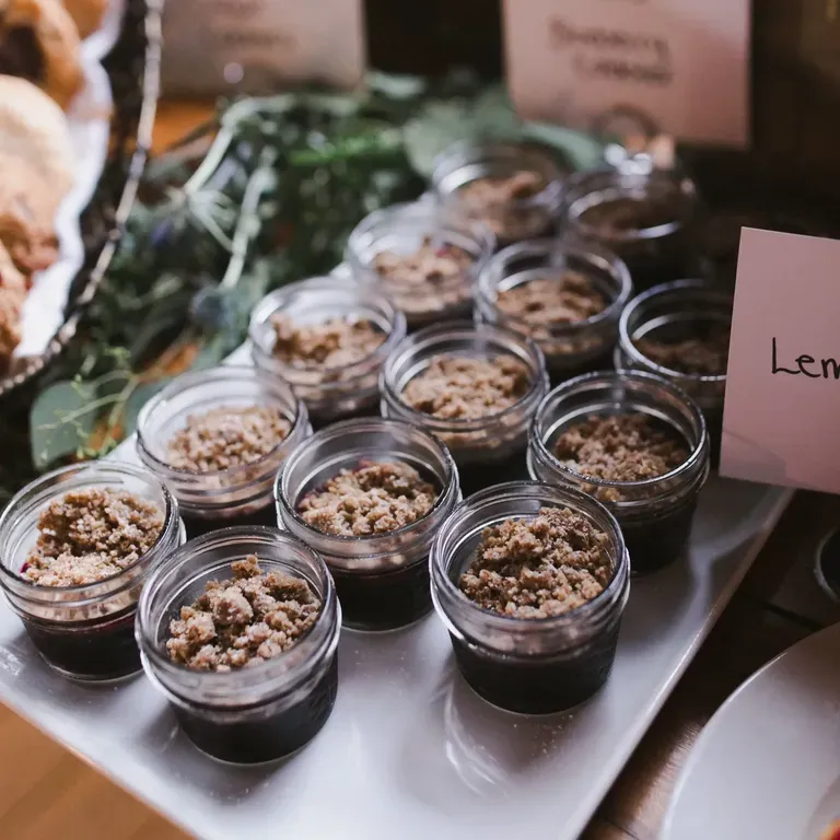 mon-trang-mieng-trai-cay-tuoi-ngon-bieu-tuong-cho-vi-ngot-cua-dua-hau-giup-mai-an-tiem-song-sot-va-thanh-cong