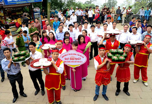 Sự Tích Vua Hùng Vương: Câu Chuyện Truyền Ngôi và Ý Nghĩa Bánh Chưng Bánh Dày