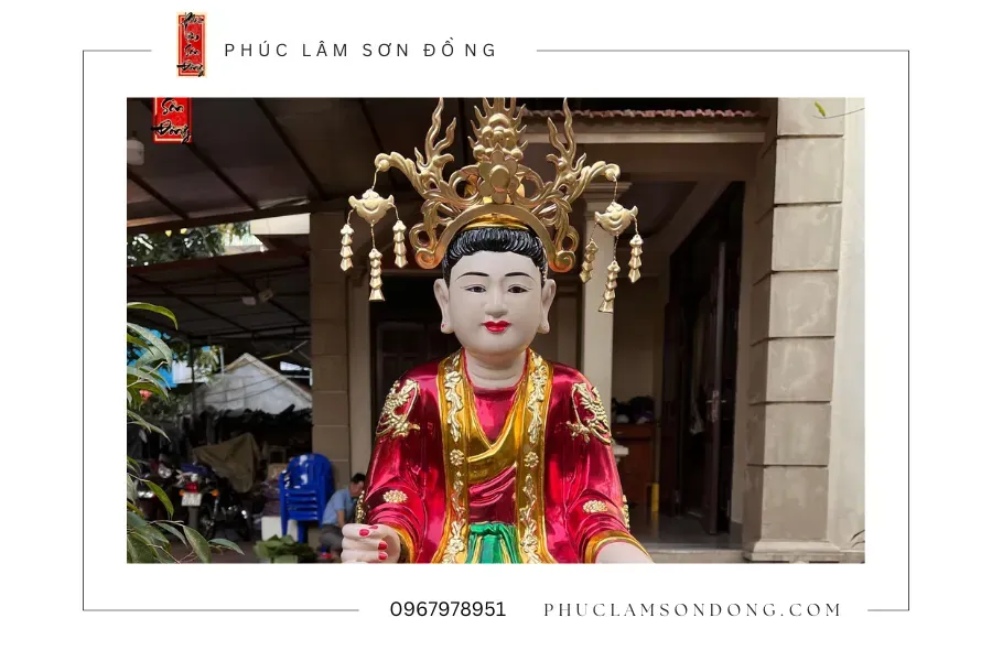 Nghi thức dâng hương và thờ cúng Mẫu Cửu Trùng Thiên tại ban Mẫu Bán Thiên ngoài trời, thể hiện nét đẹp văn hóa tâm linh