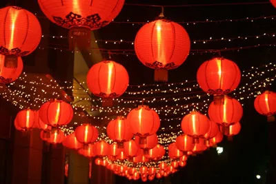 truyền thuyết sự tích đèn lồng cá chép thành tinh gieo rắc tai họa cho dân làng