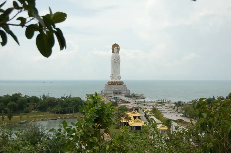 Diệu Thiện Bồ Tát tiếp Thiện Tài Đồng Tử và Long Nữ tại Phổ Đà Sơn