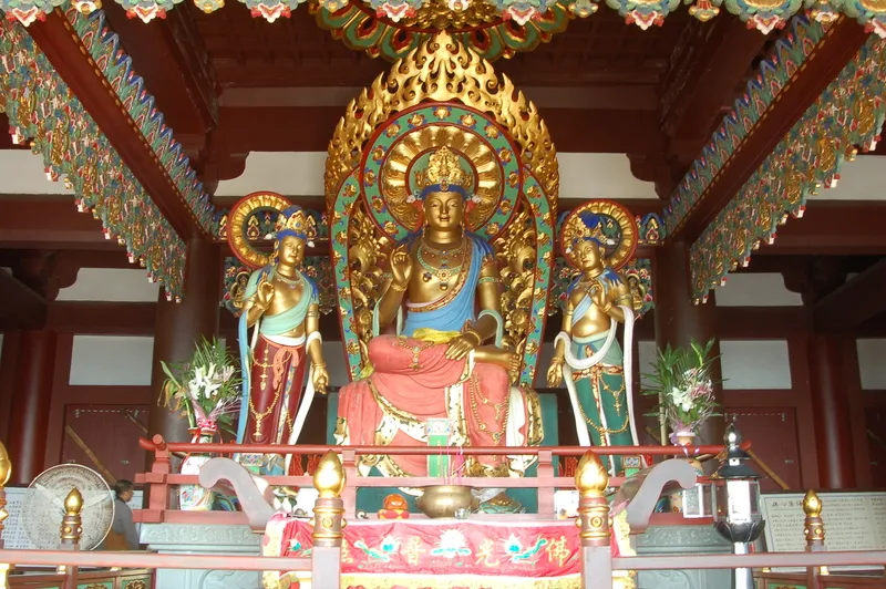 Tượng Phật Bà Quan Âm nghìn mắt nghìn tay, biểu tượng của sự hy sinh và lòng từ bi vô lượng cứu độ chúng sinh