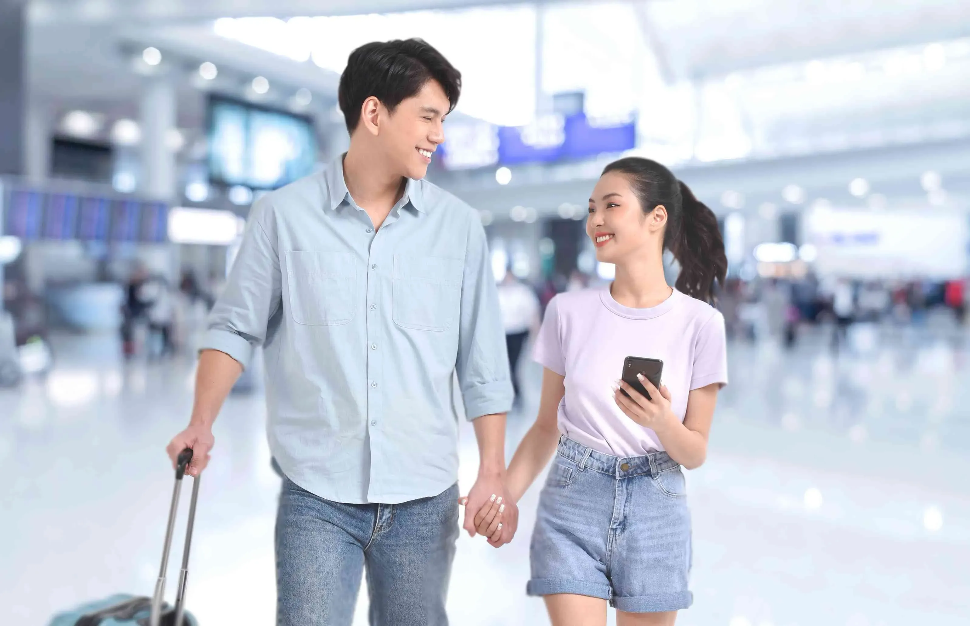 Ứng dụng thanh toán trực tuyến hỗ trợ đặt vé máy bay và phương tiện di chuyển đến Hà Nội