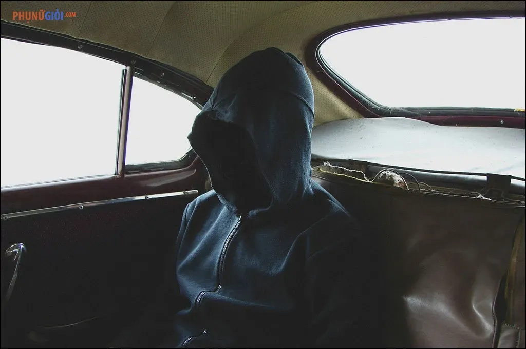 Hồn ma, hay bóng ma, minh họa cho những truyền thuyết dân gian về linh hồn vật vờ và thế giới siêu nhiên trong sự tích ma cà rồng.