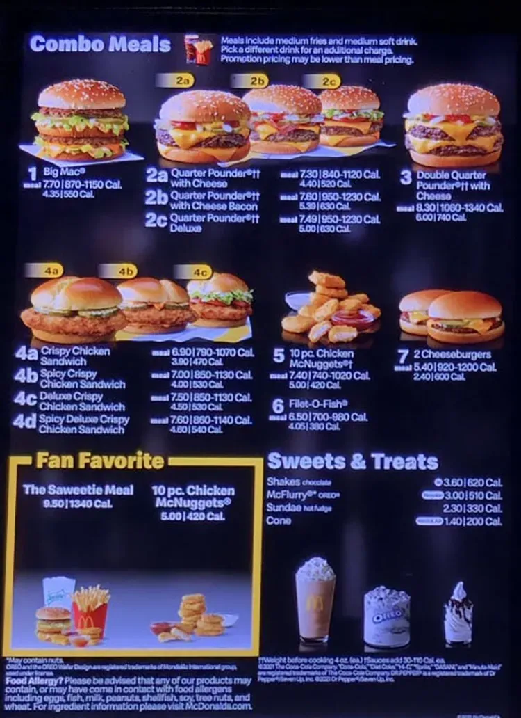 Menu McDonald's combo bữa ăn giá trị bổ sung (Extra Value Meals) và chiến lược định giá trong cuộc đua ghe ngo thức ăn nhanh
