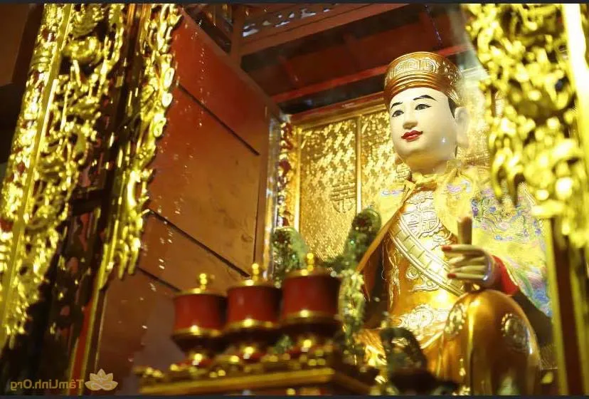 Hình ảnh Quan Hoàng Mười Nghệ An, vị Thánh Hoàng Tứ Phủ được thờ phụng tại đền Xuân Am