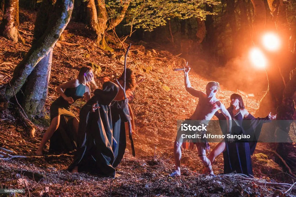 SỰ TÍCH NGÀY LỄ HALLOWEEN: Từ Nghi Thức Samhain Cổ Đại Đến Đêm Hội Bí Ngô Huyền Bí