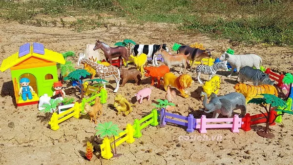 Hình minh họa sự tích ngu như bò qua câu chuyện về vị chúa sơn lâm sư tử và các loài vật trong rừng