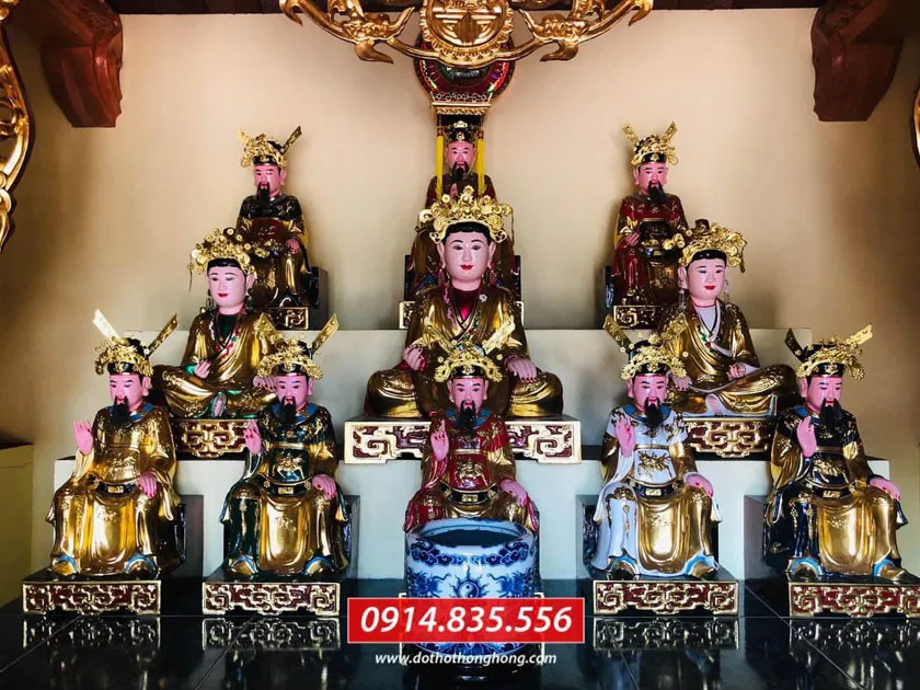 sự tích ngọc hoàng thượng đế: tượng phật ngọc hoàng trên ban thờ thể hiện uy quyền tối cao