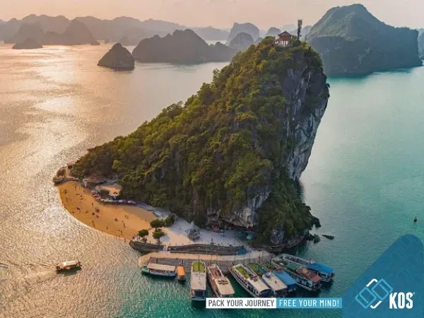 Vịnh Hạ Long với những dãy núi đá vôi hùng vĩ, biểu tượng cho sức mạnh bền vững và kiên cố của một khối đại đoàn kết gia đình