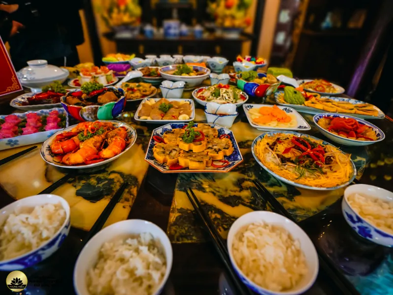 Lễ hóa vàng và cúng tiễn ông bà tổ tiên vào mùng 3 Tết