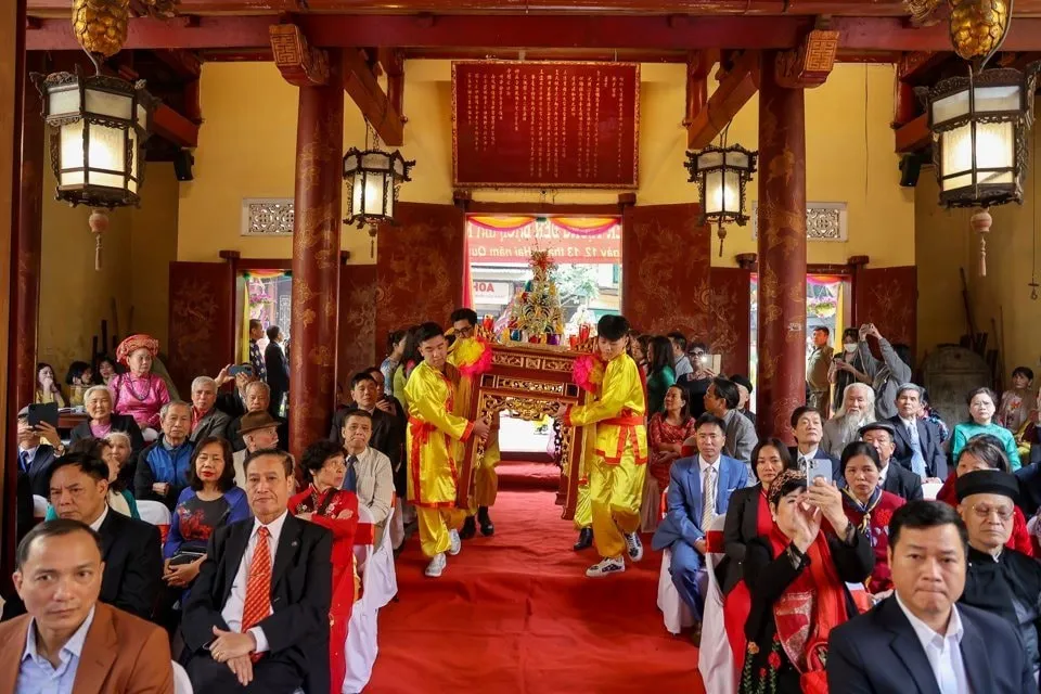 Nghi thức rước lễ truyền thống trong Lễ hội Đền Bạch Mã tại Hà Nội