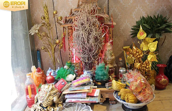 Bàn thờ Thần Tài Thổ Địa phổ biến trong các gia đình kinh doanh, nét đẹp trong phong tục thờ cúng