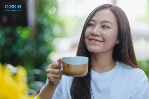 Uống cà phê với lượng vừa phải giúp tránh tình trạng nổi mụn