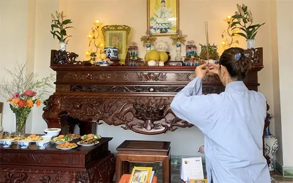 Lễ cúng rằm có thể là món chay hoặc món mặn, tùy thuộc vào điều kiện gia chủ