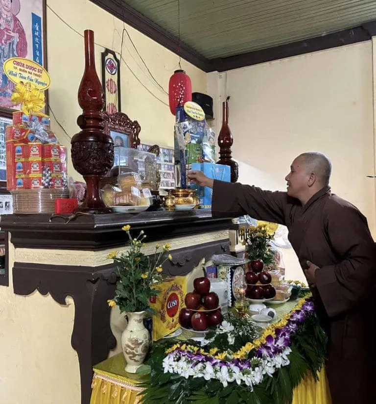 Bài văn khấn cúng 49 ngày tại nhà đầy đủ và chi tiết nhất theo nghi lễ cổ truyền.