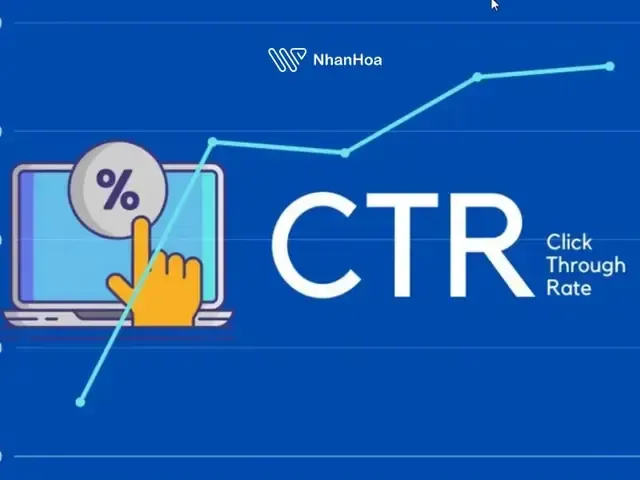Hình ảnh bé trai trong lễ đầy tháng nhận lời chúc phúc từ ông bà