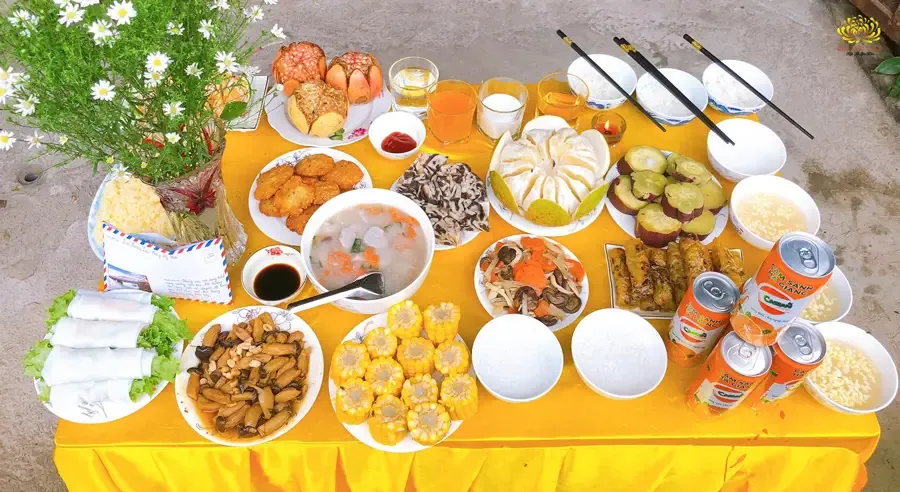 Bàn cúng chúng sinh đơn giản, đầy đủ