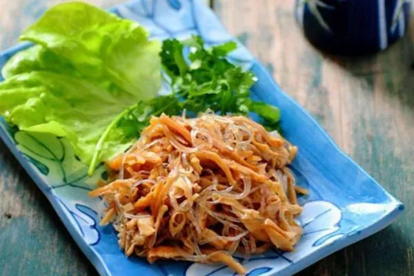 Miến Trộn Mực - Đặc sản ăn vặt thanh đạm với hương vị hài hòa tại Hà Nội