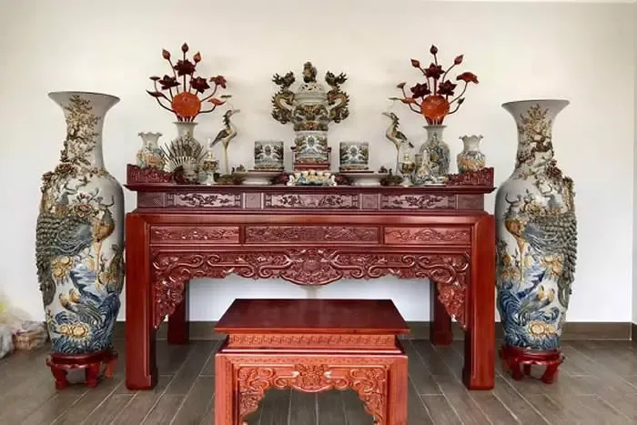 Các vật phẩm thiết yếu trên bàn thờ gia tiên trong dịp cúng Tất Niên